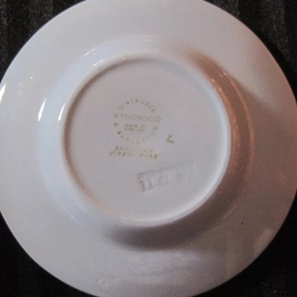 Vintage WEDGWOOD Embossed Queensware Glazed Cream on Lavender Blue Etruria - Picture 7 of 7